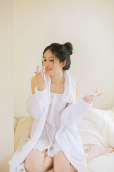 奶妈抱着哥子插口道是什么意思